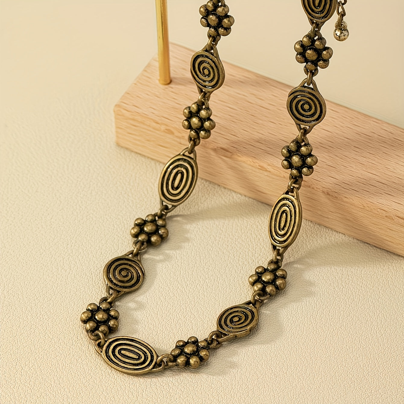 Floral Swirl Choker Necklace for Everyday Styling