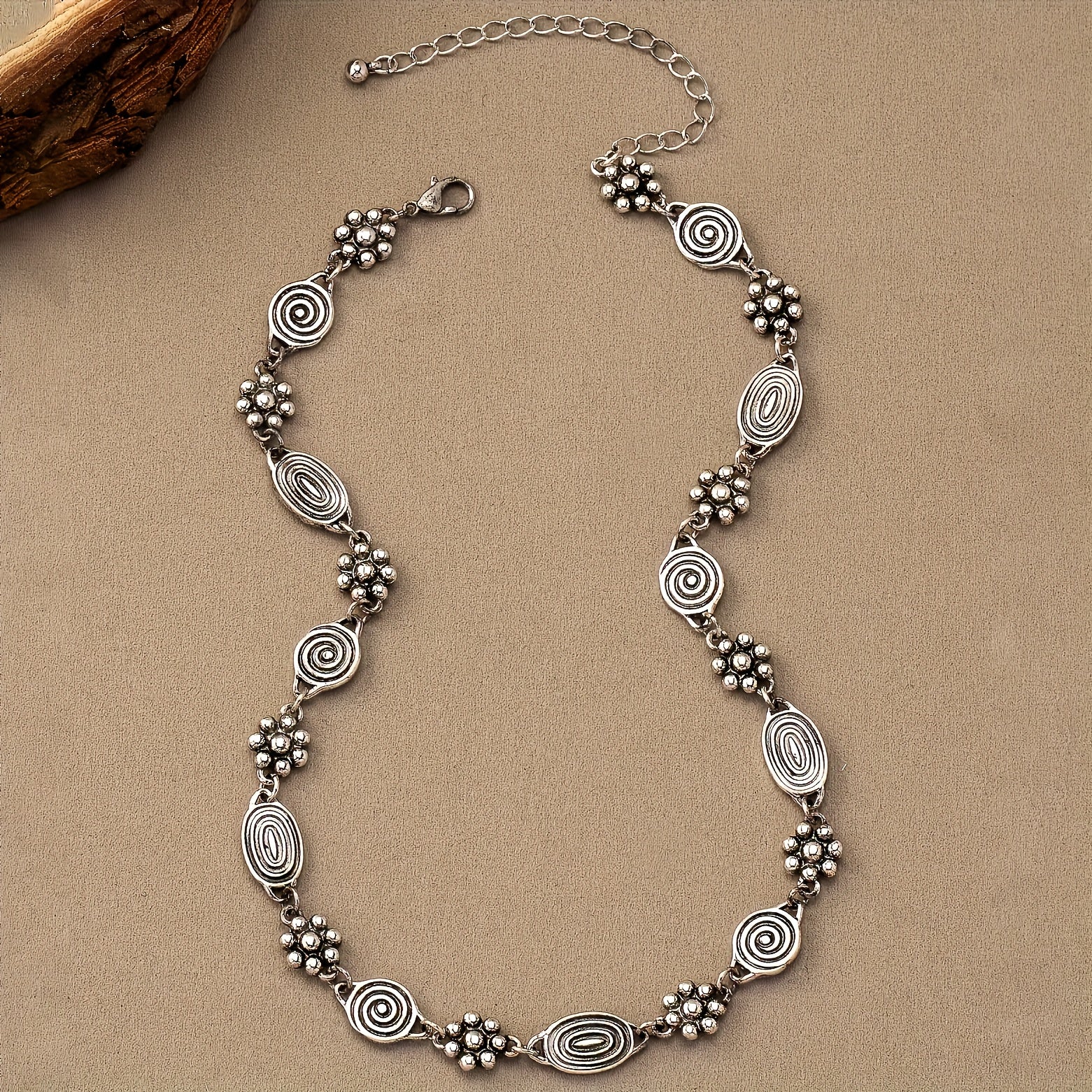 Floral Swirl Choker Necklace for Everyday Styling